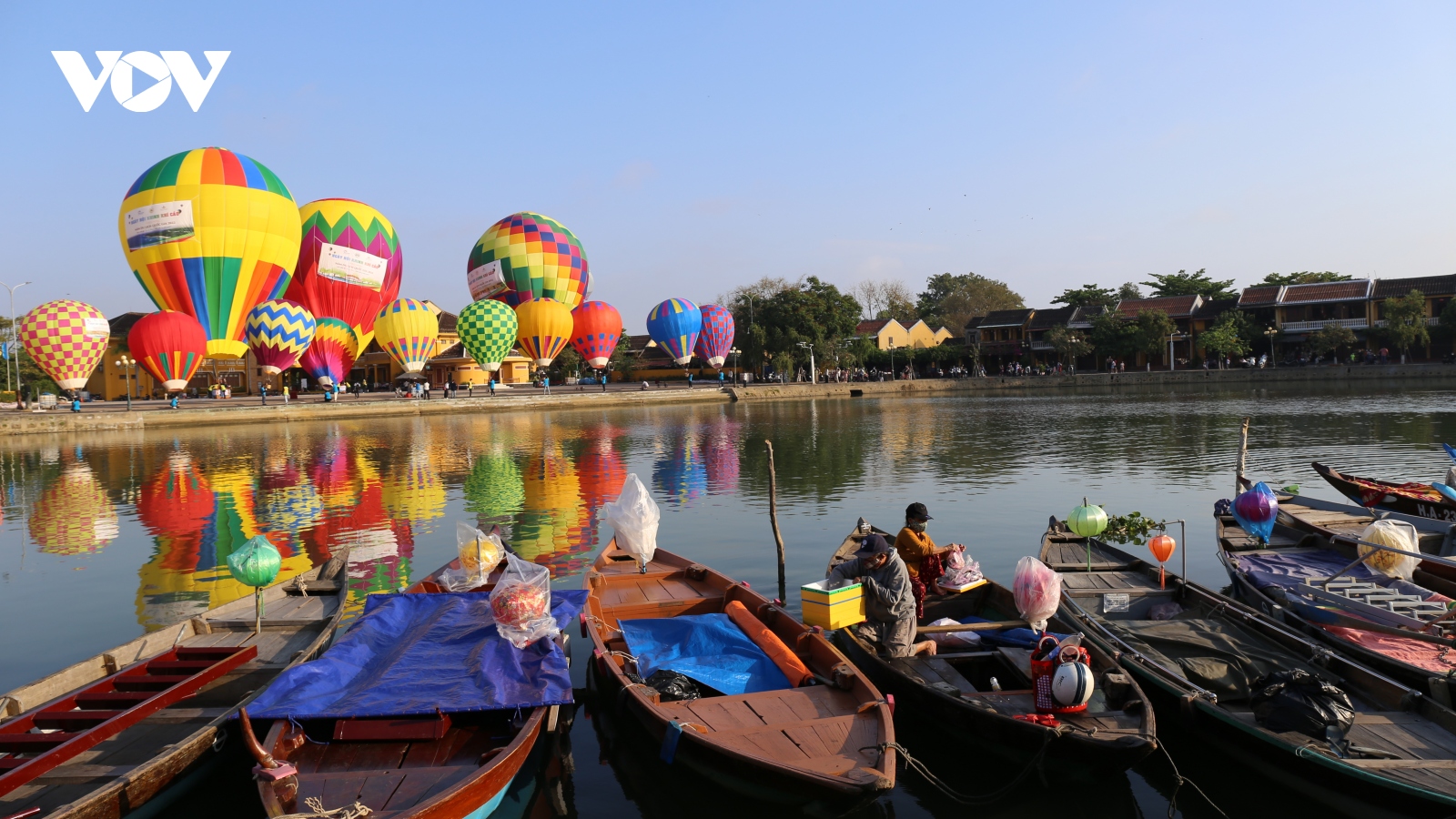 Rực rỡ sắc màu Ngày hội khinh khí cầu bên sông Hoài, phố cổ Hội An